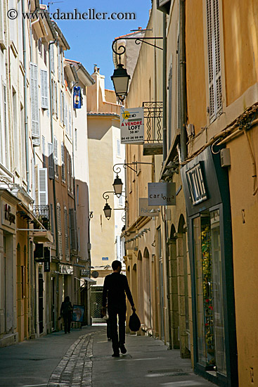 ppl-walking-streets-3.jpg