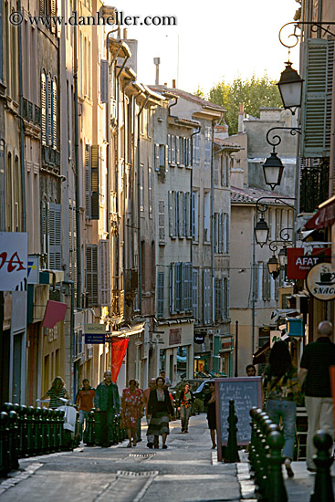 ppl-walking-streets-5.jpg