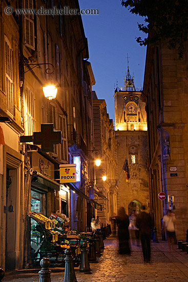 ppl-walking-streets-nite-6.jpg