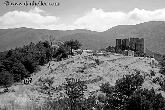 hiking-to-castle-2.jpg