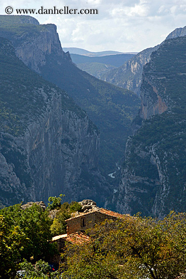 house-n-canyon-2.jpg
