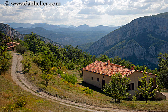 road-house-n-mtn-scenic.jpg