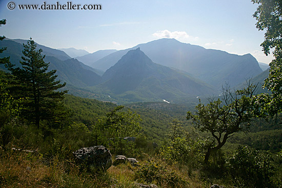 scenic-valley-n-mtns-01.jpg