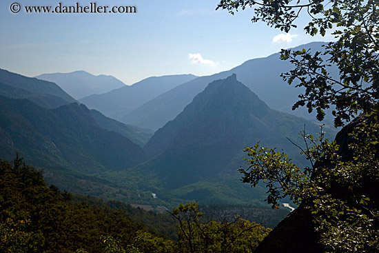scenic-valley-n-mtns-02.jpg