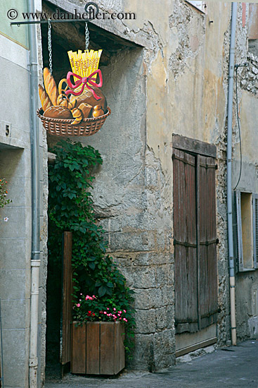 bread-sign-n-ivy-n-flowers.jpg
