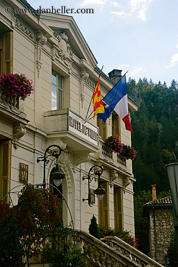 hotel_de_ville-1.jpg
