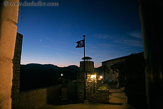 castle-flag-at-nite.jpg