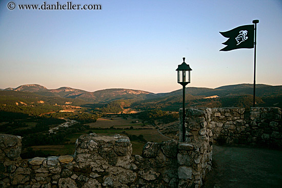 castle-n-flag-4.jpg