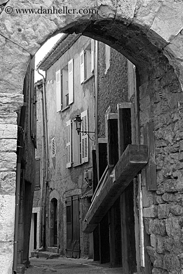 arch-n-narrow-street-bw.jpg
