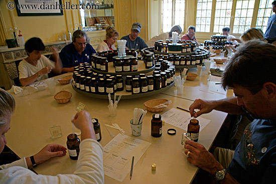 mixing-perfumes-02.jpg