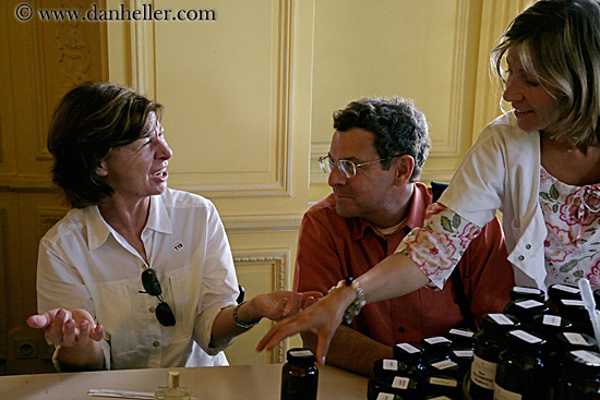 mixing-perfumes-08.jpg