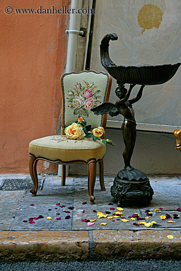chair-on-sidewalk-3.jpg