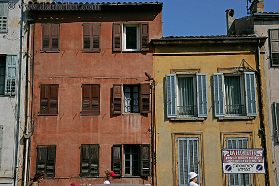 tourist-heads-n-bldgs.jpg