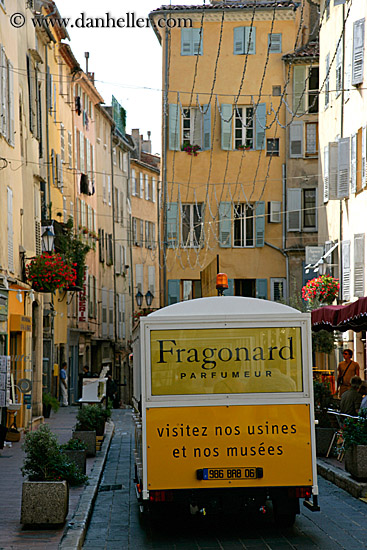 yellow-tourist-train-5.jpg