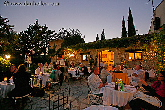 outdoor-dining-1.jpg