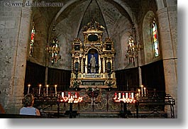images/Europe/France/Provence/Moustiers-StMarie/NotreDameDeBeauvoir/altar-n-candles-1.jpg