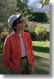 clothes, colors, europe, felicia, france, groups, hats, oranges, people, provence, richard felicia, senior citizen, sunglasses, vertical, womens, photograph