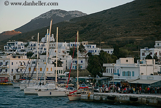 boats-harbor-town-mtns.jpg