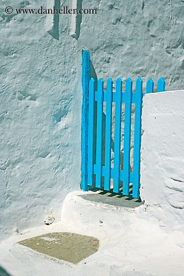 blue-gate-n-white-walls.jpg