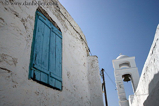 blue-window-n-bell_tower-upview.jpg