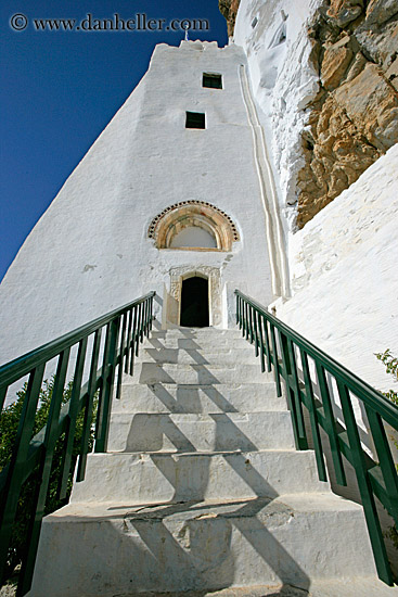 monastery-n-steps-to-door-2.jpg