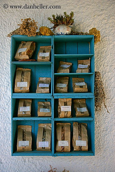 brown-bags-of-spices-on-wood-shelf-1.jpg