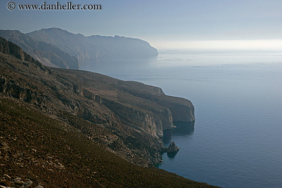 rocky-cliffs-n-ocean-3.jpg