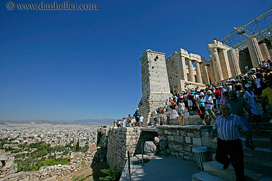 crowd-tourists-at-acropolis-4.jpg