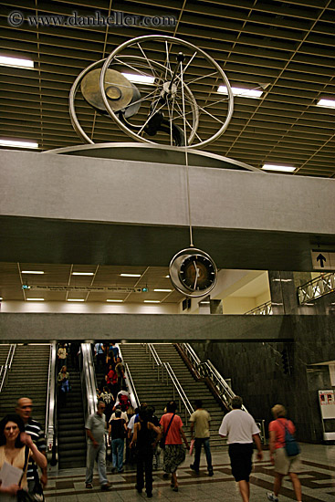 wheel-clock-n-escalators-w-crowd.jpg