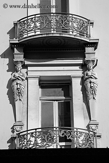 art_decco-balcony-statues-bw.jpg