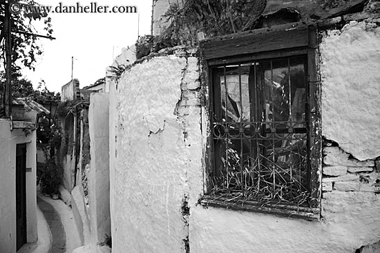 old-window-n-white_wash-wall-bw.jpg