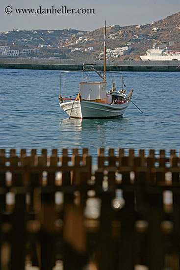 fence-n-boat.jpg