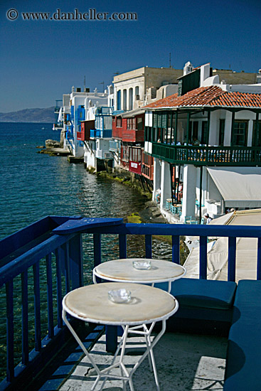 seaside-tables-n-waterfront-houses-2.jpg