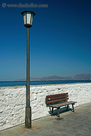 lamp_post-n-bench-w-ocean-wall.jpg