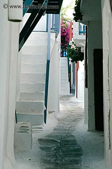 narrow-alley-n-stairs.jpg