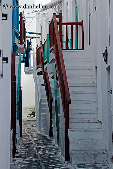 narrow-alley-of-stairs-1.jpg