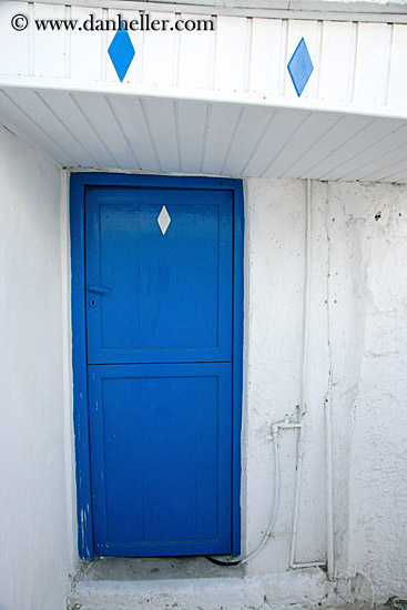 blue-door-w-white-diamond.jpg