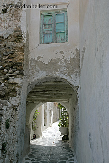 window-over-arch-tunnel.jpg