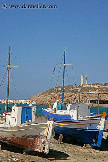 old-boats-on-shore.jpg