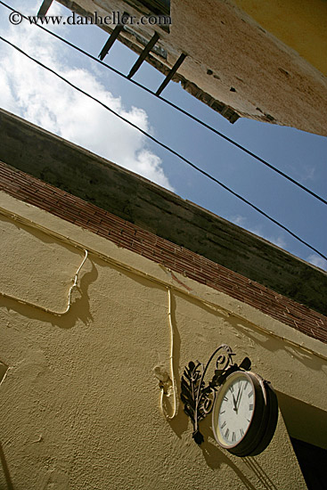 clock-n-sky-upview.jpg