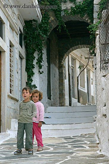 little-boy-n-girl-on-sidewalk.jpg