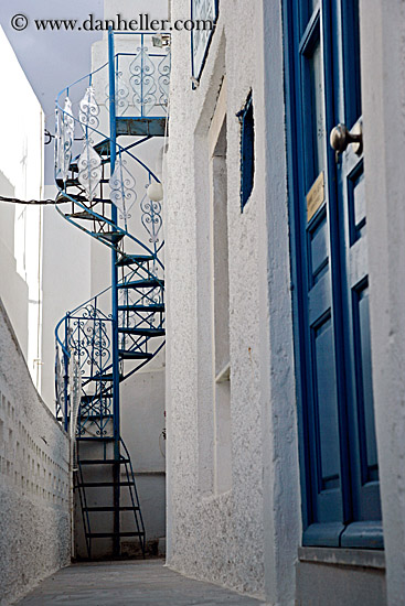 blue-door-n-spiral-stairs.jpg