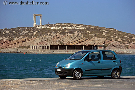 blue-opal-car-n-apollo-arch.jpg