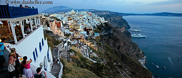 ppl-viewing-town-w-ocean-pano.jpg