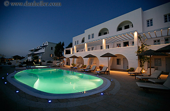 hotel-n-pool-at-nite-2.jpg