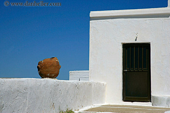 white_wash-bldg-w-terracotta-pot.jpg