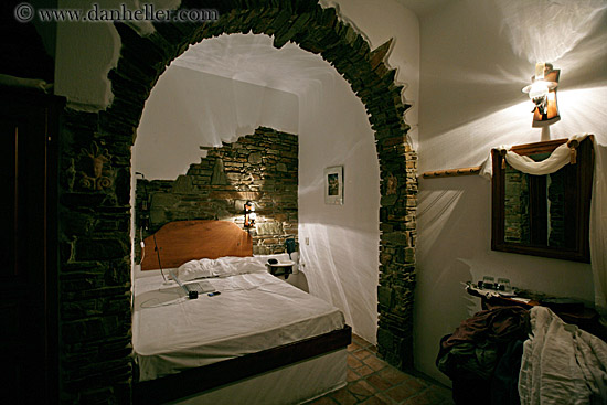 stone-arch-bedroom-4.jpg