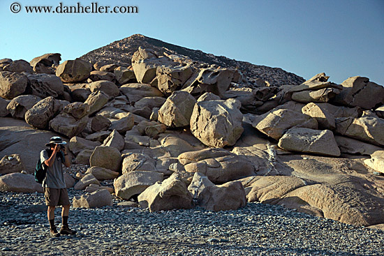 photographer-shooting-rocks.jpg