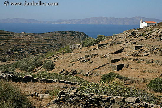 stone-fence-n-house-w-ocean-n-mtns.jpg