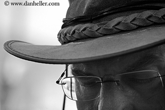 richard-in-hat-n-glasses-bw-2.jpg